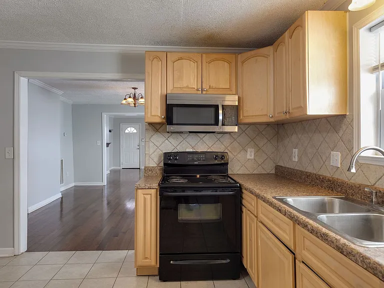 2412 Chapel Ave — Photo 17