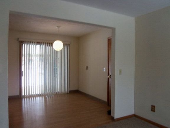 3rd image of 546 Martha Dr