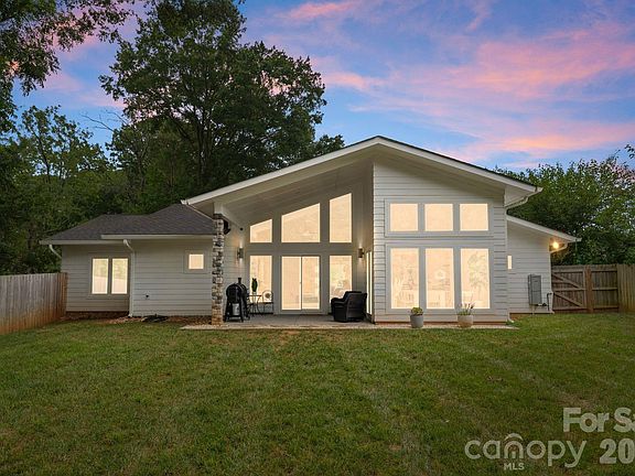 2nd image of 3931 Belshire Ln