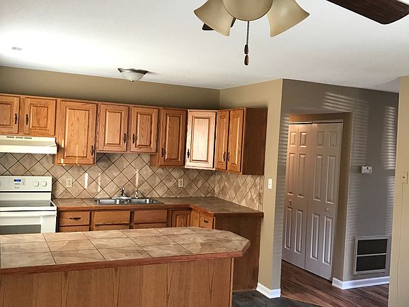 5th image of 3006 E Yellowstone Dr