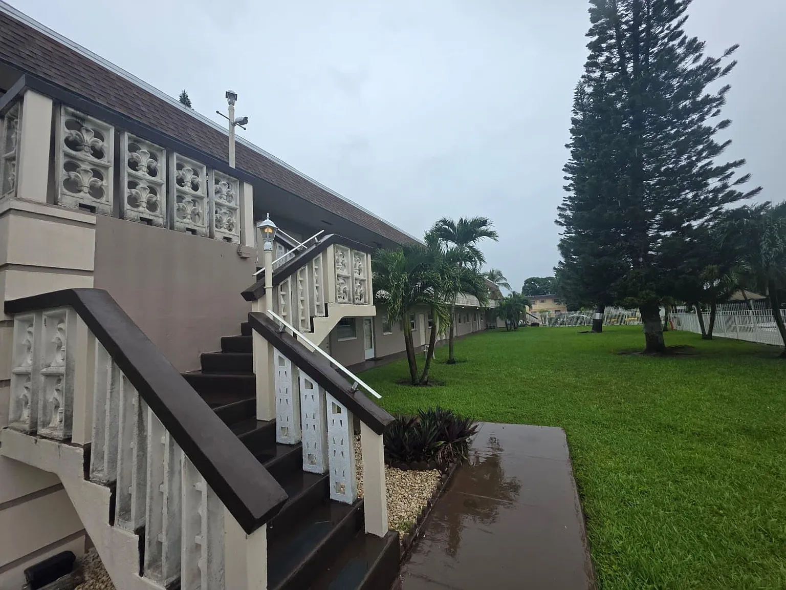 2 bed, 2.0 bath, 1055 sqft, $2,300 — Photo 1