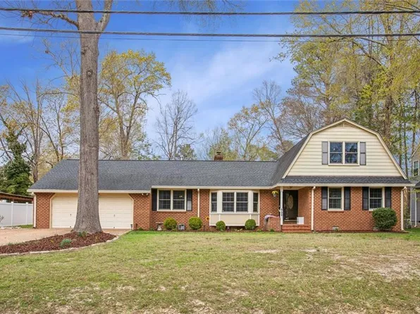 900 York Warwick Dr, Yorktown, VA 23692