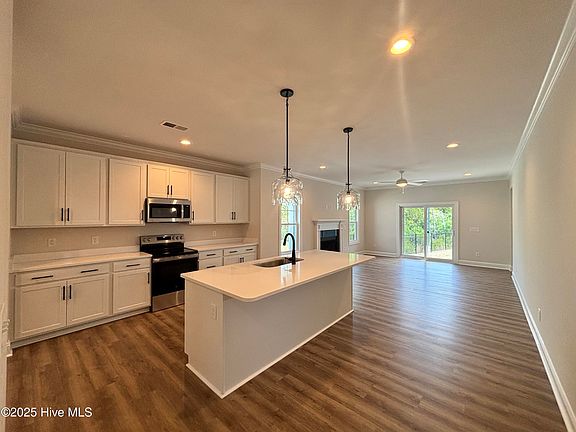 2nd image of 178 Pine View Boulevard