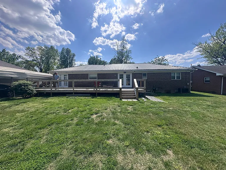 220 Williams St — Photo 17