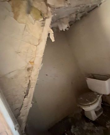 4th image of 956 Hovey St
