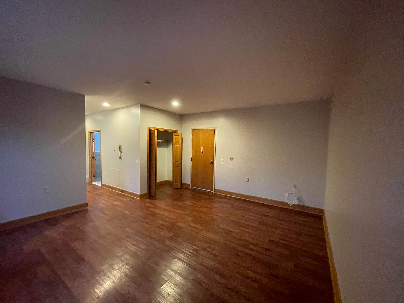2 bed, 1000 sqft, $1,350 — Photo 3