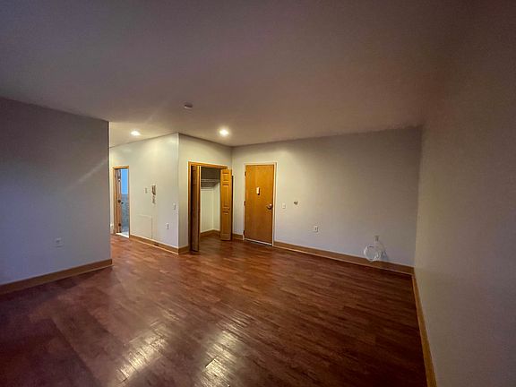 3rd image of 15 E Utica St #202