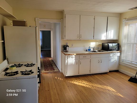 Kitchen with gas range