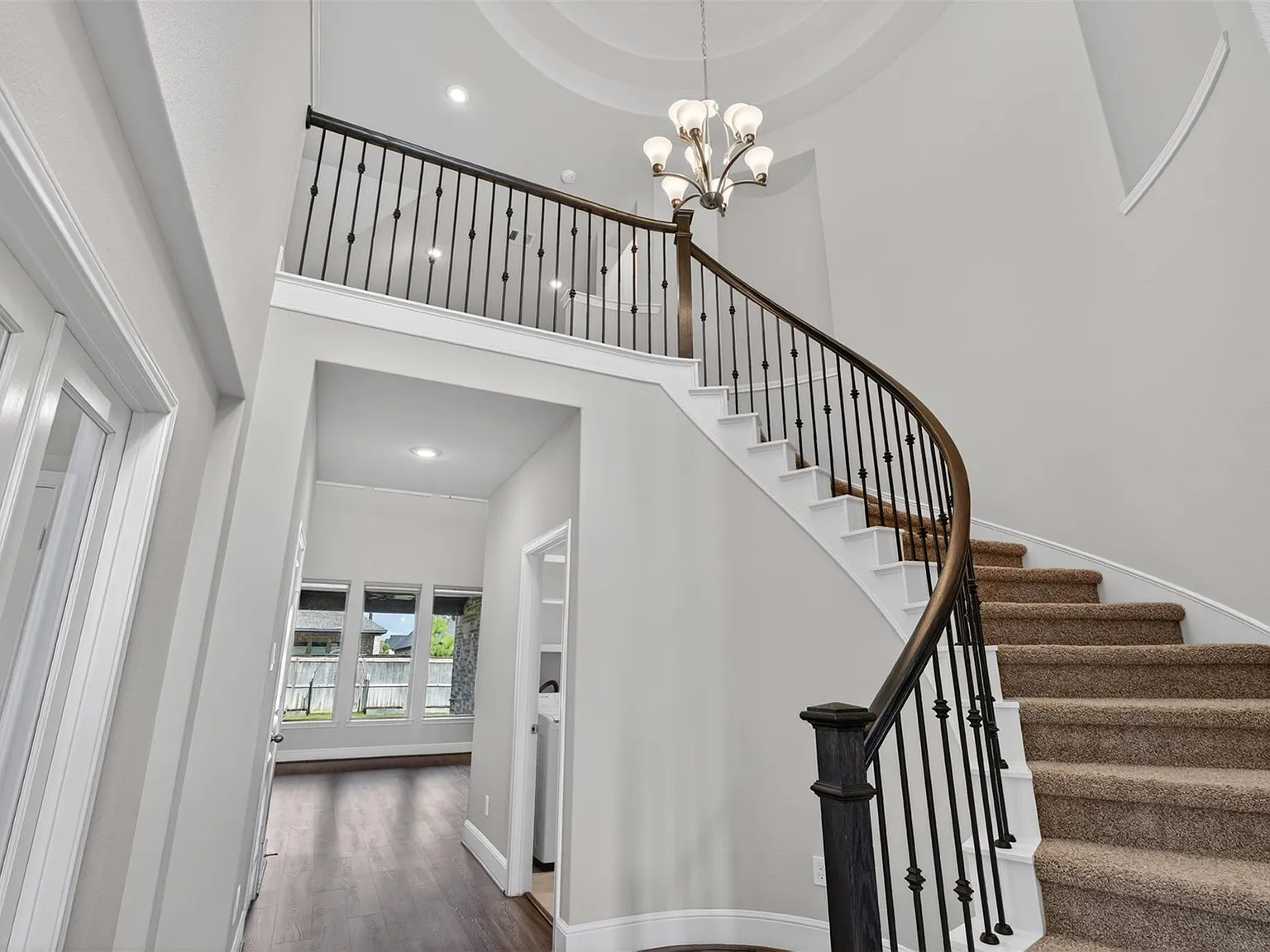 4 bed, 3.0 bath, 2966 sqft, $3,650 — Photo 4