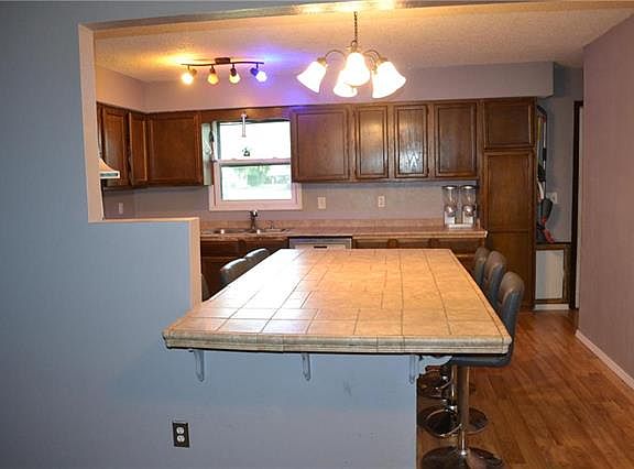 3rd image of 2327 SE 28th Ct