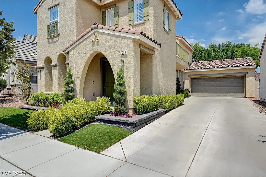 3 bed, 2.5 bath, 1878 sqft, $2,375 — Photo 2