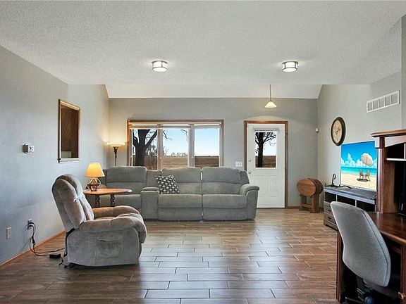 5th image of 22236 Hackberry Ln