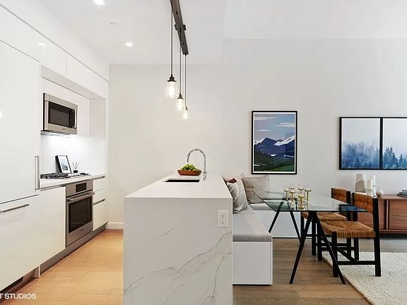 3rd image of 505-513 W 43rd St #8J