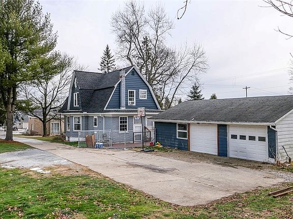 5th image of 10755 Main St