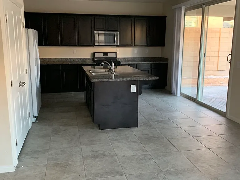 933 Kimbark Ave — Photo 15