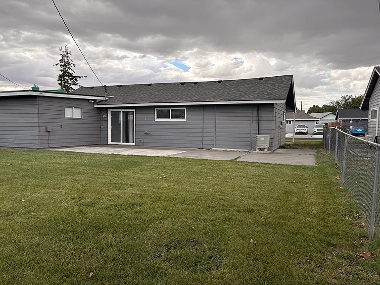 2109 Dallas St — Photo 4