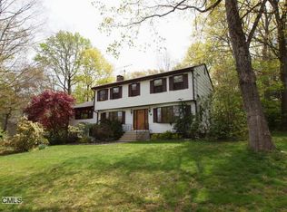 21 Pioneer Trl, Trumbull, CT 06611
