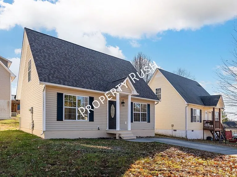 1565 Petty St SE — Photo 3