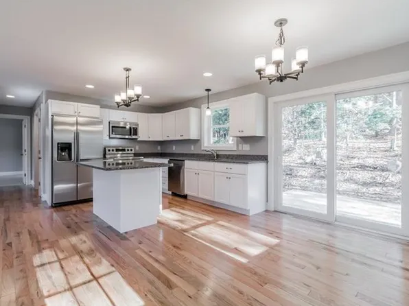 323 W Pownal Rd #A, North Yarmouth, ME 04097