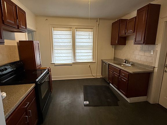 3rd image of 326-328 South St #1