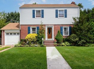 141 Willow St, Garden City, NY 11530