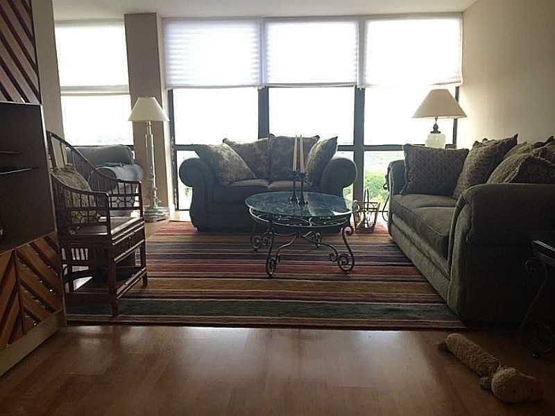 1st image of 1000 Parkview Dr APT 925