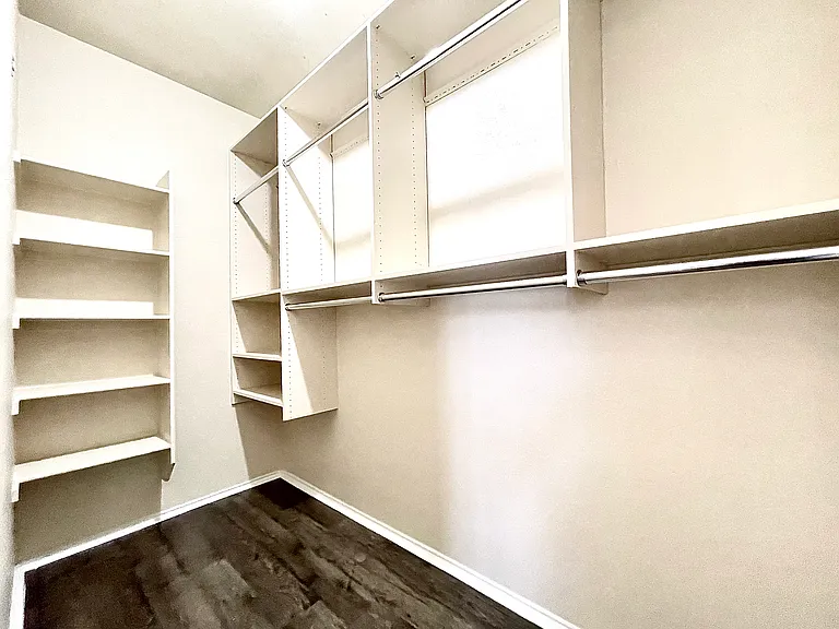 Master walk in closed with ample of storage space