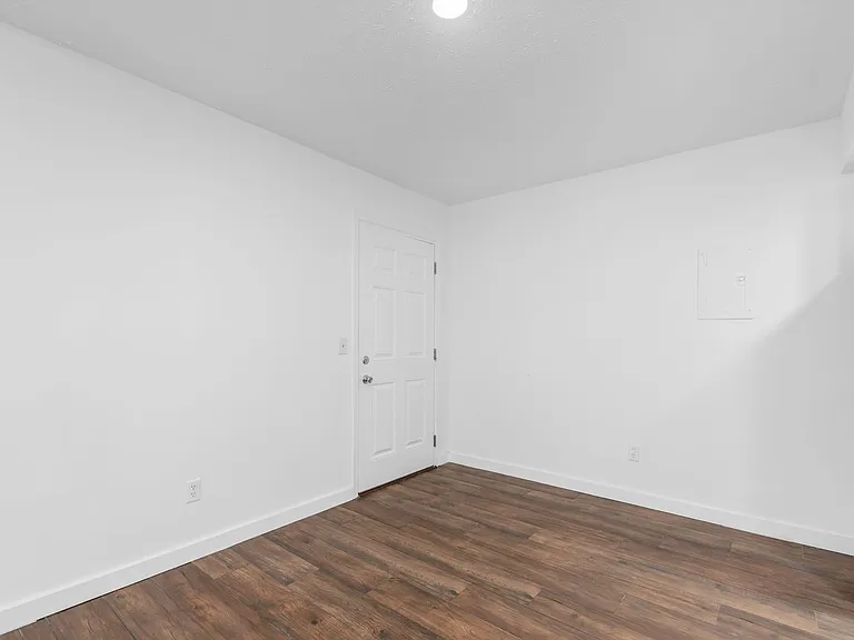 45 Governor Pl #24 — Photo 17