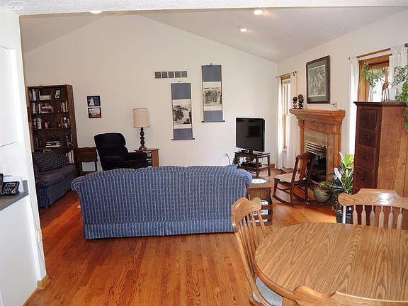 5th image of 7105 Elmwood Dr