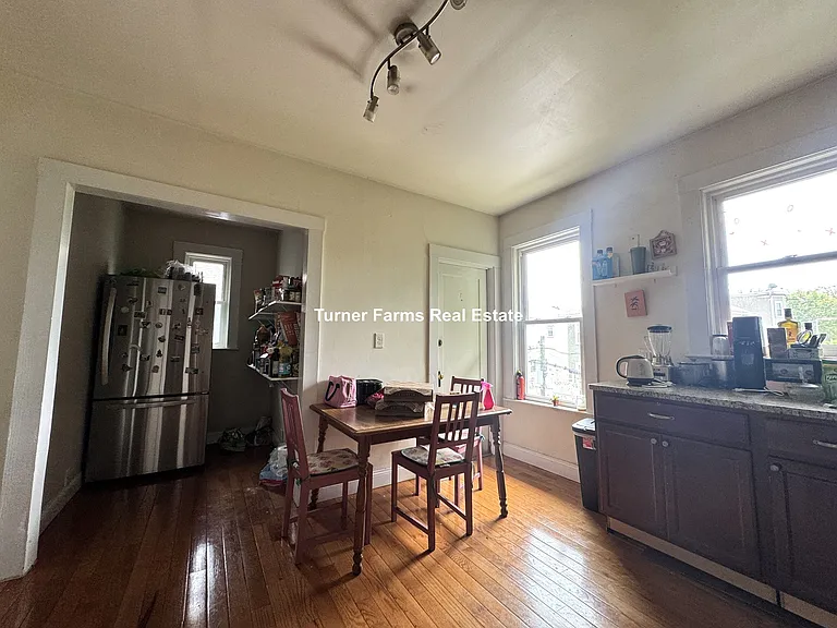 139 E Cottage St — Photo 8