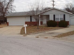 4 Barkwood Ct, Saint Peters, MO