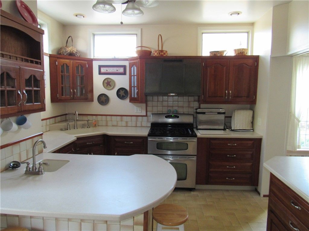 212 Church St, Newark, NY - More