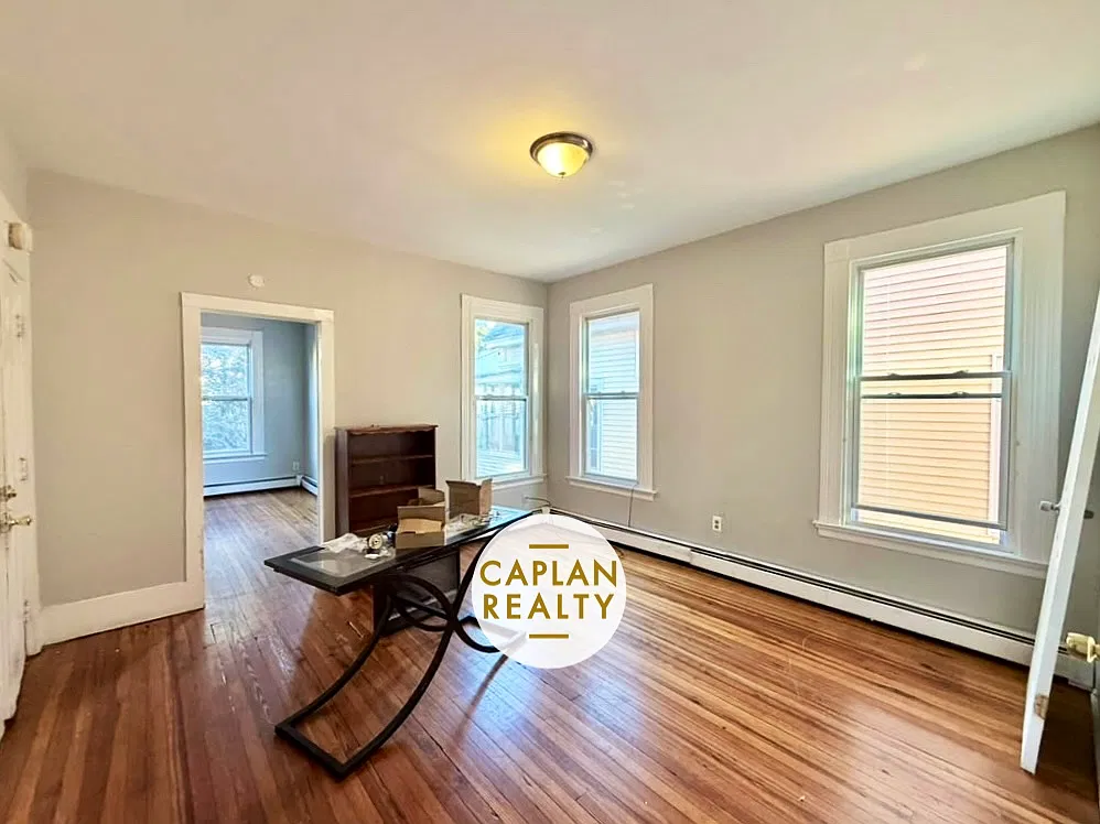 3 bed, 1000 sqft, $1,600 — Photo 1