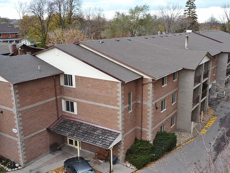 349 Queenston St — Photo 10