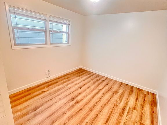 4th image of 3245 Vicente St APT 2