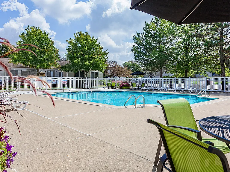 Sterling Lake Apartments & Townhomes Sparkling Pool