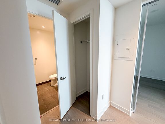 3rd image of 448 Burnhamthorpe Rd W #6407