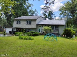 44 Saratoga Dr, Schenectady, NY 12302