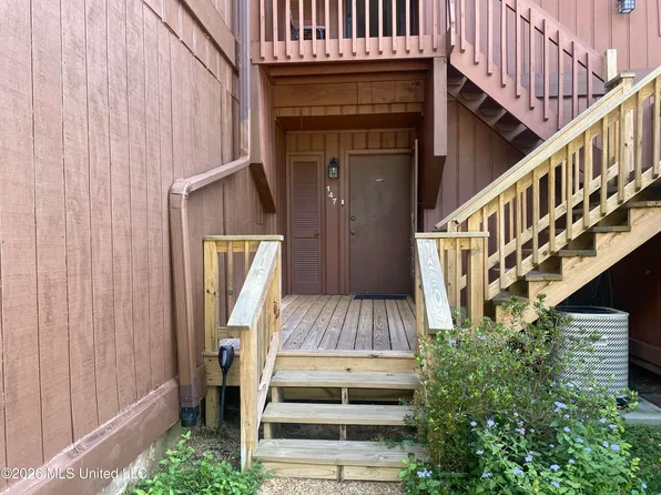 147 Lakeside Villa #J, Diamondhead, MS 39525