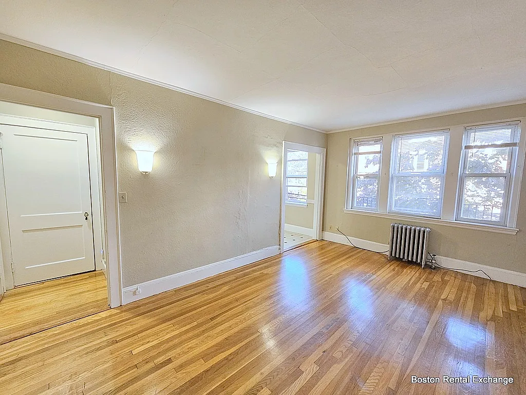 Studio, $2,000 — Photo 3