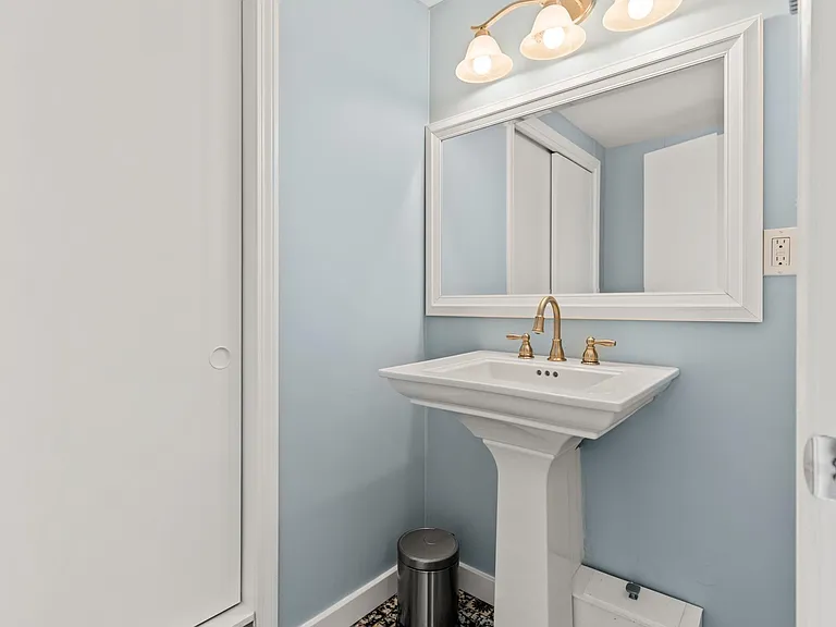 911 Ocean Blvd #10 — Photo 29