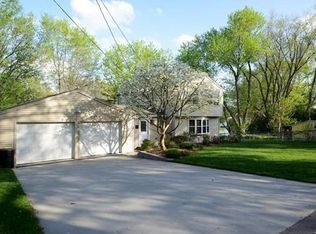 8 Edgewater Dr, Blackstone, MA 01504