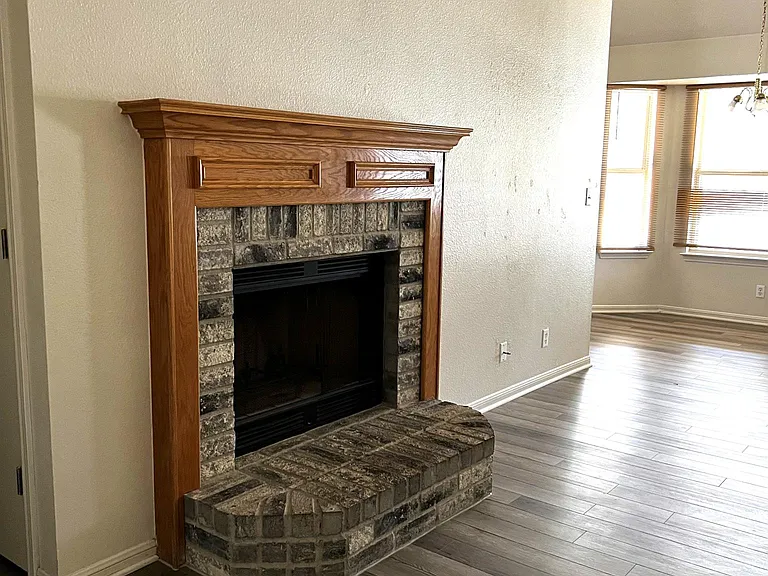 LIVING ROOM - FIREPLACE