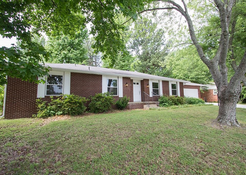 1st image of 1109 E Rolling Hills Dr