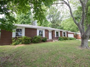 1109 E Rolling Hills Dr, Fayetteville, AR 72703