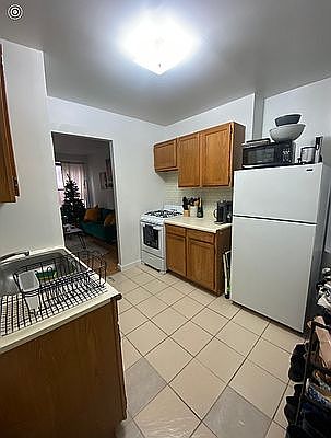 5th image of 419 E 81st St APT 4C