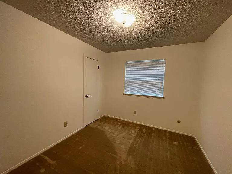 1905 Fox Hill Ct — Photo 9