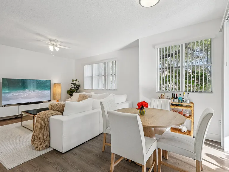 Windsor Castle Townhome Community — Photo 76