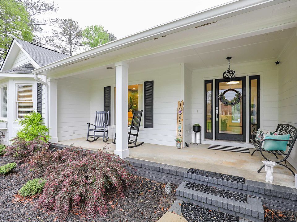 1st image of 3653 Sussex Dr NE