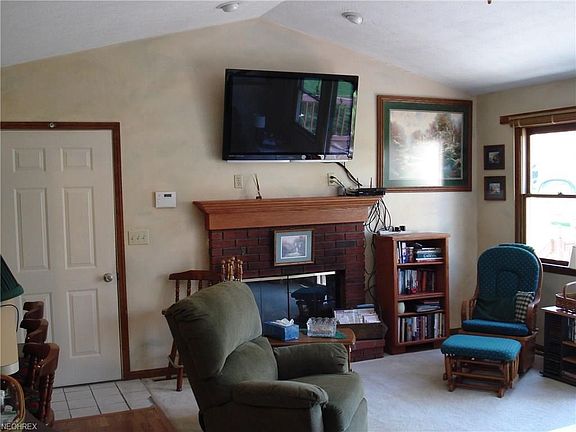 3rd image of 30 Surrey Ln